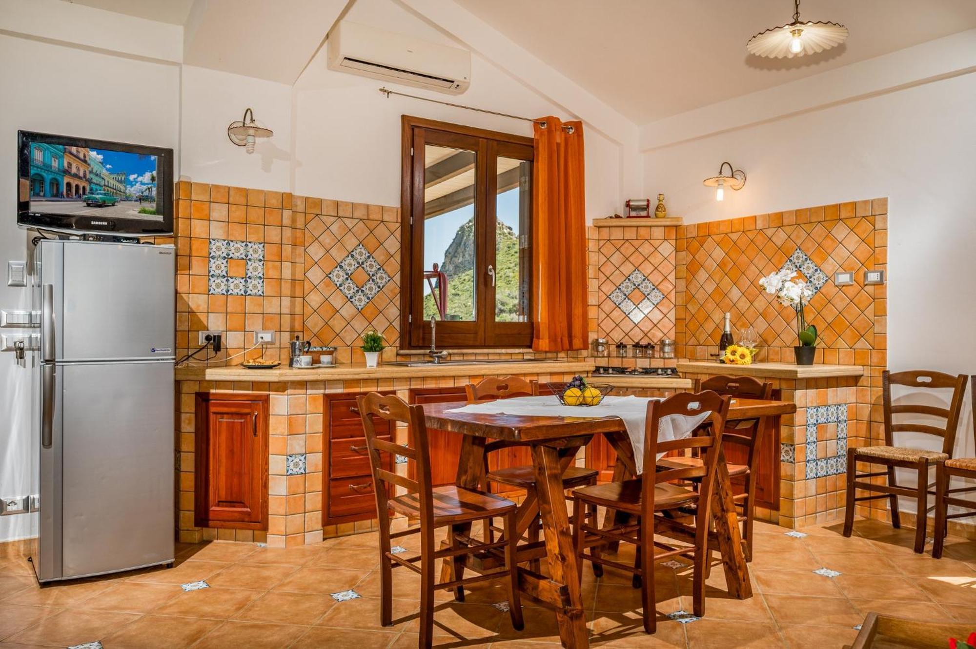 Apt Villa Anna E Apt Cantina Vito Vicinissimi Alla Riserva Dello Zingaro Scopello  Exterior photo